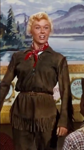 Doris Day singing “The Windy City” in film ‘Calamity Jane’ (1953) 👢#oldhollywood