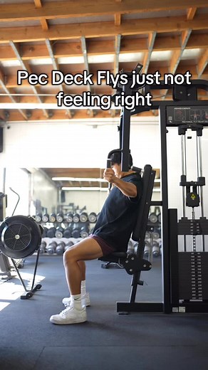 If pec deck fly doesn’t feel right, these two cues should help: 1) stack your joints by making sure your elbow and wrist joint is aligned 2) open up your chest so you get a better stretch on your chest Thanks @barbellbrigadegym for the aesthetic gym 😏 | Tyler Path