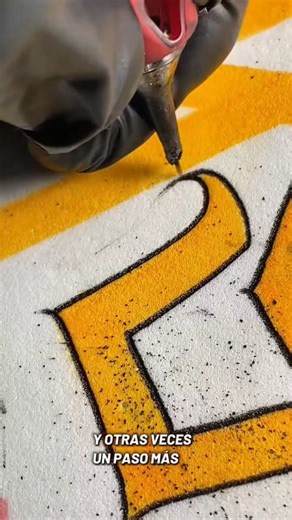 Escuela de aprendices on Instagram: "¿Quieres aprender a tatuar como un verdadero profesional? 💉🔥 Aquí comparto los mejores trucos, técnicas y secretos que los tatuadores expertos no quieren que sepas. Desde líneas firmes hasta sombras perfectas y cuidados esenciales para que tus tatuajes duren para siempre. entra en el enlace de mi perfil y obtén tú libro #tatuajes #metodoinkmaster"