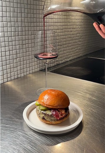 Delicious Burger Recipe with Cheese and Buns