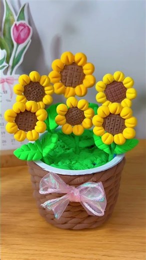 Simple Craft | Make a cute sunflower ornament using clay! #diy #crafts