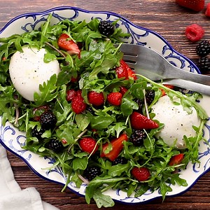 153K views · 589 reactions | Summer Berry Salad with Burrata and Arugula! RECIPE: https://www.themediterraneandish.com/burrata-arugula-berry-salad-recipe/ | The Mediterranean Dish | Facebook
