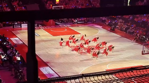 チアリーディングというよりミュージカルっぽい今日のstarjetsの皆さん