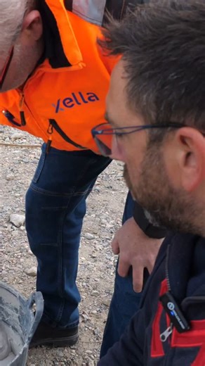 Le petit conseil sur la colle du beton cellulaire. En gros, le même conseil pour la colle à carrelage. #ericlecarreleur #colle #betoncellulaire #construction #conseil | Eric Le Carreleur