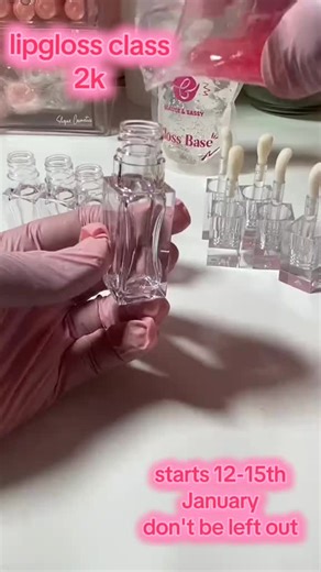 Lip gloss training now open 💄 Learn how to make clear, nude, tinted & shimmer lip gloss pink lip balm Branding, packaging & supplier tips included 📩 DM me to join the class#LipGlossBusiness #smallbusinessowner #MakeMoneyFromHome #SmallBusinessTips #2026