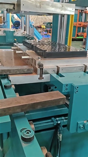 Rubber Screen of mining industry by Injection Molding Machine