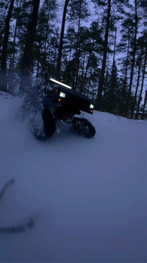 Slow motion. Full traction. Tracks ON.❄️ #RCcrawler #RCtracks #SnowCrawling #SlowMotion #RCsnow