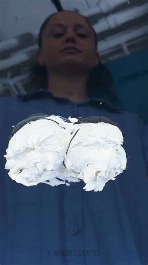 Create a stunning moon with resin magic 🌙 | 5-Minute Recycle