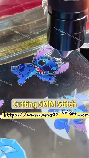Laser cut acrylic keychain pendants 150W acrylic laser cutting edge cutting 5mm anime keychains