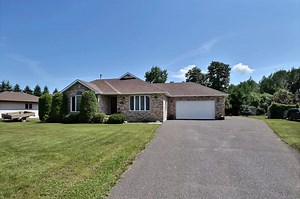 Beautiful 3 plus 1 bedroom, semi rural off home off 20th side road with an entertainment sized back deck. Check it out! Listing Link: https://propertyguys.com/property/index/id/101464 #tbay #thunderbay #propertyguys #tbayrealestate #thunderbayrealestate | PropertyGuys.com Thunder Bay