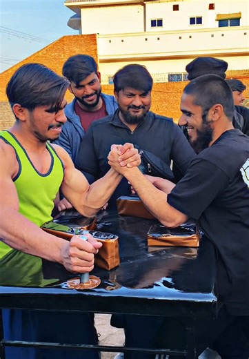 khabib fighter vs sami king from bahawalpur 💀#Heavy match💪😮‍💨#samiarmwrestlerclub #foryoujust #foryou #growmyaccount @sami_armwrestler @Kaleem-Armwrestler @✌️Abdullah-fitness✌️ @Ahmad fitness