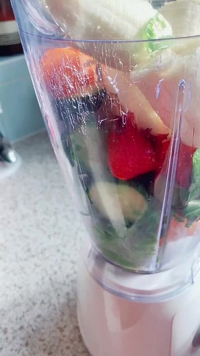 Refreshing Smoothie Recipe: Blend Healthy Ingredients