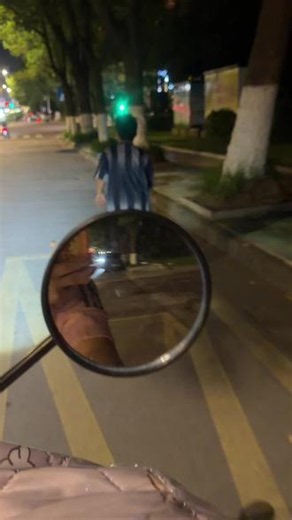 #上热门 我问他 你想在妈妈前面跑还是 在妈妈后面跑 他说，我想在妈妈的车上🤣