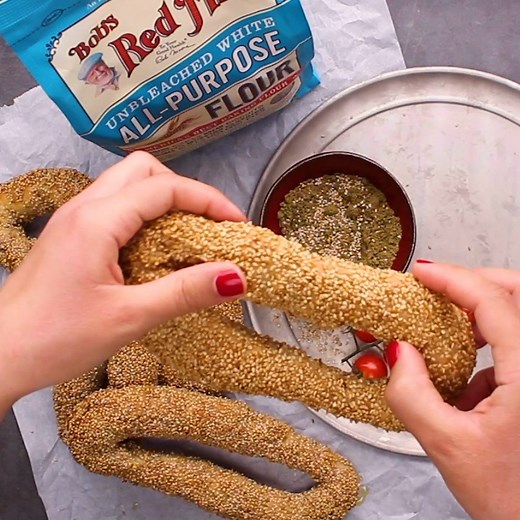 Even easier than traditional bagels, these Jerusalem bagels are not boiled, the secret is in their sesame coating, get our recipe and make your new favorite kind of bagel with @Bob's Red Mill Natural Foods #sponsored | Jewlish