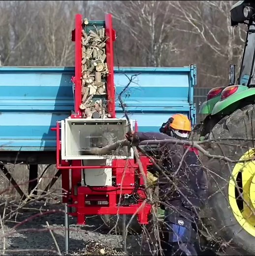 #johndeere #tractor #woodchipper #arpal #machinery #woodworking #woodprocessing #logsplitter #дробилка #измельчитель #rec #pto #equipment