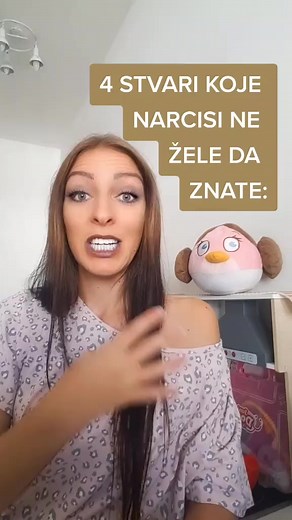 Imate li narcisa u bliskom okruženju, ŠTO PRIJE ovo shvatite, to bolje🧠 Nemojte misliti da ga baš VI možete promijeniti, jer ništa NE MOŽETE uraditi, AKO on sam ne odluči raditi na sebi i ne potraži pomoć. To vrijedi u svakom slučaju, ne samo za odnos s narcisom. Uvijek imate 4 veličanstvene životne opcije: 1.PRIHVATITI sadašnju situaciju, stanje i odnos 2.Pokušavati PROMIJENITI DRUGOGA (uspjelo nikom nikada) 3.MIJENJATI SEBE 4.Otići, OTPUSTITI nezdrave odnose, stanja, situacije Sada promislite