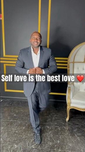 STYLING A NAVY BLUE PINSTRIPE SUIT WITH A WHITE SHIRT LIKE A BO$$