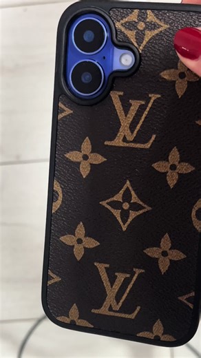 La tua cover importante #iphone #moda #luxury #coveriphone