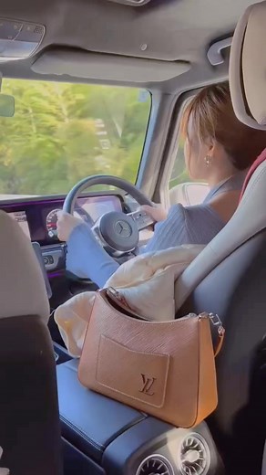 66K views · 262 reactions | Hết 3 ngày lễ của 4 mẹ con nhà ỉn . Từ mai e lại làm việc bình thường và trả lời tin nhắn khách hàng nhé. | Trang Chiaki | Facebook