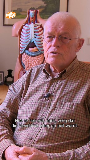 Veel mensen hebben last van een hoge bloeddruk en dat is schadelijk voor het hart en onze bloedvaten. 🫀 Een aandoening waar je dus niet mee moet blijven lopen. Dokter Ted legt in zijn spreekuur uit wat je ertegen kunt doen. Bekijk de hele video via www.maxvandaag.nl. | Tijd voor MAX