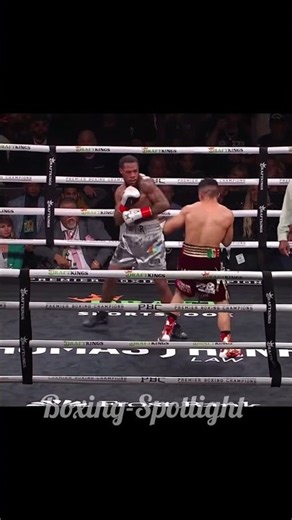 Isaac Cruz and Lamont Roach Went to WAR in a Brutal Close-Range Battle 🥶🥊#BoxingShorts