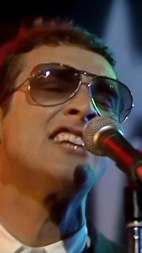 Matador Records on Instagram: "Gang of Four - “Call Me Up” from ‘Songs of the Free’ performed on the Old Grey Whistle Test in 1981. Watch full performance / stream the newly remastered edition of ‘Songs of the Free’ / pre-order vinyl (out October 25) through the link in bio. @gangoffourofficial #gangoffour #songsofthefree"