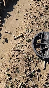 487K views · 10K reactions | Unbelievable find today metal detecting  #idighistory #savinghistory #metaldetecting #metaldetectingfinds #history #historygeek #minelab #minelabmanticore #treasurehunting #antique #relics #hobby #fun #fyp #pyp #coins #coincollecting #silvercoins #silver #silvertreasure #saturday #weekend #weekendvibes #surprise | I Dig History | Facebook