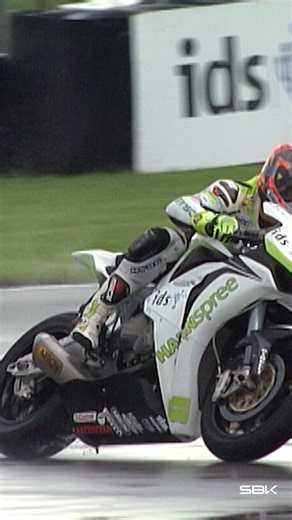 Dancing in the rain 🌧️ We couldn't head to Donington Park without remembering Ryuichi Kiyonari in 2008 dancing in Superpole 🚀 one of the most ICONIC laps to ever seen in two wheels! 👀 #UKWorldSBK 🇬🇧 #WorldSBK #motorcycle #motorsport #racing | WorldSBK