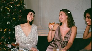 5 Christmas Outfit Ideas for a Fun Celebration with Friends