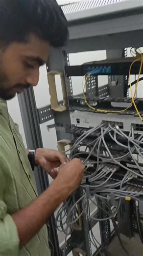 सागर साळवी on Instagram: "🚧 Industrial Task: Data Center Rack Setup – Company Visit 🚧 Currently working on a Switching Project as part of the NFT Network Engineer Team. ✔️ Hands-on Practical Task: 🔹 Rack Setup 🔹 Cable Management & Dressing 🔹 Switch Installation 🔹 VLAN Configuration 🔹 Trunking & SVI Setup 🔹 Labeling & Documentation Gaining real industrial experience in Data Center Operations with expert engineers. Learning industry best practices in structured cabling, rack organization, 
