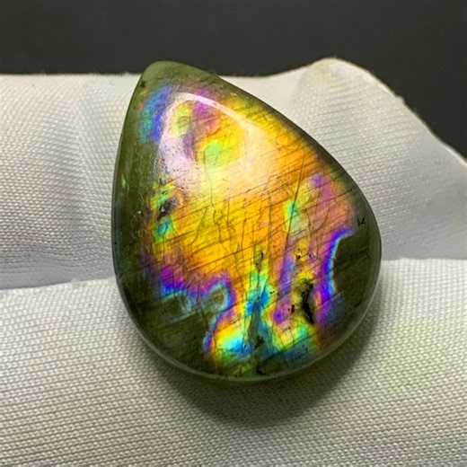 Natural Labradorite Cabochons Loose Gemstone Rare And Flashy Labradorite. Size = 23x17x5 mm Weight = 19 Carat