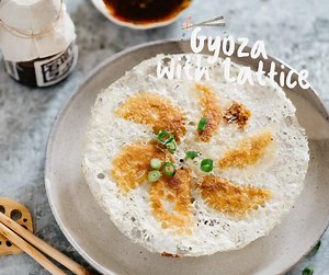 Gyoza with crispy lattice(wing)