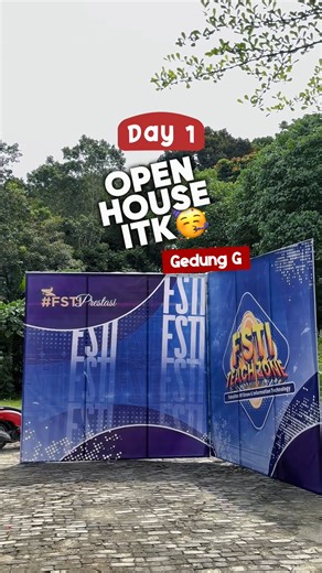 Fakultas Sains dan Teknologi Informasi on Instagram: "Keseruan Open House ITK Day 1 🎉 Hari pertama Open House Fakultas Sains dan Teknologi Informasi di Institut Teknologi Kalimantan berlangsung seru dan penuh antusias! ✨ Pengunjung berkesempatan mengenal lebih dekat program studi, berdiskusi langsung dengan dosen dan mahasiswa, menjelajahi booth interaktif, hingga mendapatkan insight seputar dunia perkuliahan di ITK. Terima kasih untuk semua yang sudah hadir dan meramaikan hari pertama 🙌 Buat