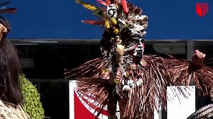 ¡Cerramos el fin de semana con una alegre danza! 😊 💃 El elenco de baile “Trujillo sin fronteras”, dirigido por el Lic. Ronald Lecca, presenta “La Fiesta de los Tulumayos”, donde "Tulumayos" significa 'río de huesos'. Este baile se realiza en la víspera de la fiesta tradicional de San Juan, una danza mixta donde se expresa la belleza nativa, la fuerza y alegría de todo un pueblo que refleja su identidad propia. 🙌 📆 San Juan es una festividad cristiana del nacimiento de San Juan Bautista el dí