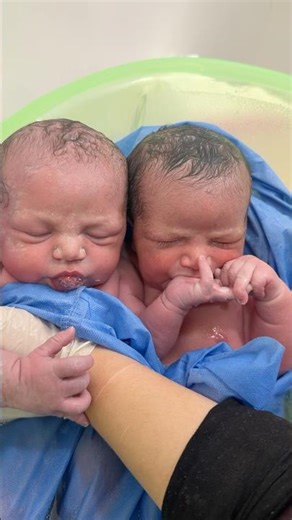 My twin give me your hand please