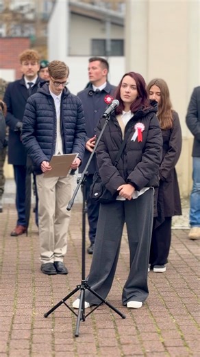 Piękna recytacja „Tęskno mi, Panie” Cyprian Kamil Norwid Liceum Ogólnokształcące im. Władysława Broniewskiego w Błoniu❤️🇵🇱 107. Rocznica odzyskania przez Polskę Niepodległości ❤️ | Gmina Błonie