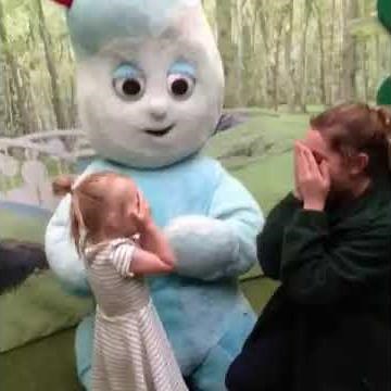 Leyana met Igglepiggle at In the Night Garden Live