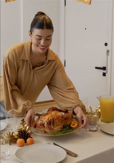 Supreme Sadia A ave perfeita para o seu Natal 🎄preparo simples e resultado irresistível. Fica suculento, extremamente saborosa e com aquele dourado lindo que impressiona à mesa! @Sadia Me conta o que você achou! 💛✨ Ingredientes: •Supreme Sadia •2 colheres de sopa de margarina •1 colher de sopa de mel •1 maço de tomilho •1 limão siciliano •2 cebolas Salada morna de batata: •1kg de batata bolinha •1 Alho-poró •1 cebola roxa •1 limão •1 alho inteiro •5 colheres de sopa de maionese •Sal e pimenta-