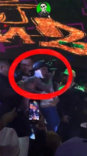 Fan wanted to kiss Santa Fe Klan