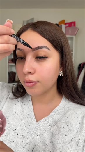 Jocy Reyes on Instagram: "Eyebrow Tutorial ✨ @got2busa Spiking glue @nyxcosmetics Brow tint pen (espresso) #browtutorial #eyebrows #nyx #makeup"