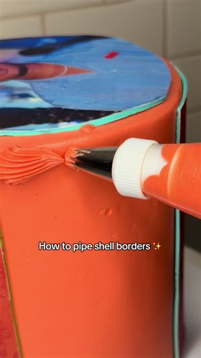 This is how I pipe shell borders on vintage cakes 🧡 This cake idea is great for a guy. A nice photo and his favourite drink xx #cakesbysi #cakedecorating #glenfiddichcake #photocake #birthdaycakesperth