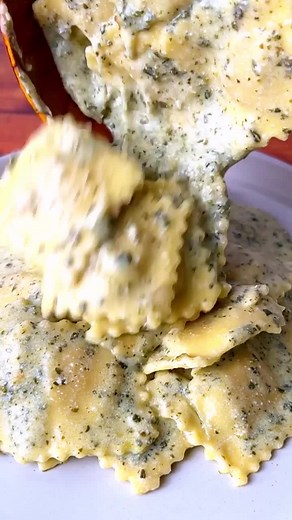 Unlike dry pasta which is made of just wheat and water, BUITONI pasta is made with eggs, cheese, and meat. ⁠ ⁠ Using these high-quality ingredients adds more flavor and creates a better texture in your final pasta dish 😋 | Buitoni USA