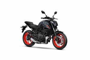 What is the seat height of Yamaha MT-07? | ZigWheels
