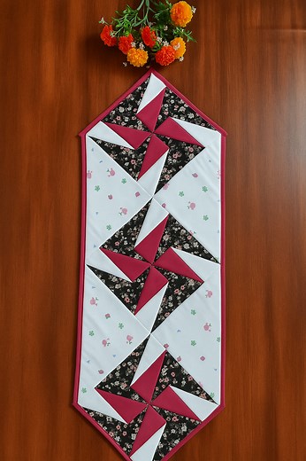 Pinwheels Quilt Table Runner #sewing #quilting #craft #christmasgift #quilt | Indah Sewing