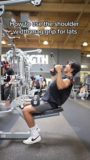 Shoulder Width Mag Grip Pulldown: Targeting Upper Lats and Avoiding Common Mistakes