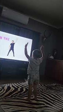 @DJ Raphi - 3 year old Gerlu - Freeze Dance