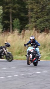 Surfing asphalte 🏄‍♂️ 🤘🤘 The @crazyiron.lv rear frame makes big sparks 🤩 @shark #yamaha #ducati #ninja #show #stunt | Akira JP