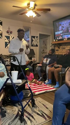 We thought Popa was praying for us but instead he was praying for Bone Thugs In Harmony🤣🙏🏽 #poppinwidpopa #pastorp #prayersgoingup #soulchild❤️ | Poppin WID POPPA