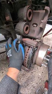 how to replace Chevy avalanche/ Silverado brakes #automobile #brakerepair 🤔💥👌