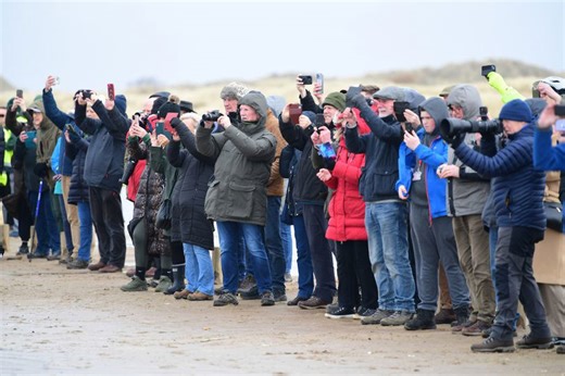 Thousands brave windy Ainsdale Beach to watch land speed record rerun